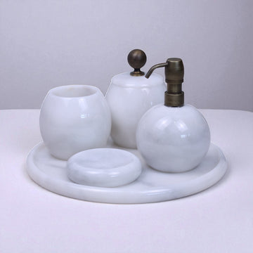 Aurora – 5-teiliges Badset aus weissem Marmor