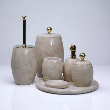 Eleganza – 7-teiliges Badset aus beigem Marmor mit Goldakzenten