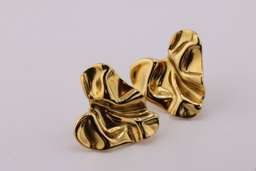 Eternal Elegance: Sculpted Heart Earrings