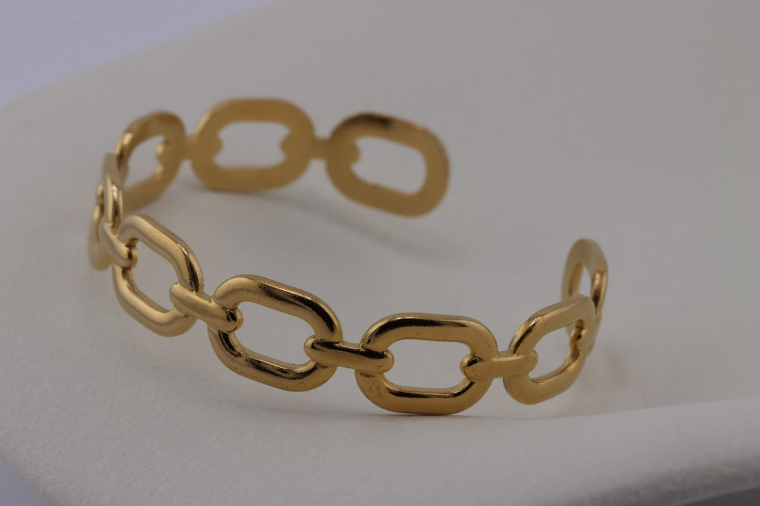 Intricate Patterned Gold Bracelet – Ethnic Style