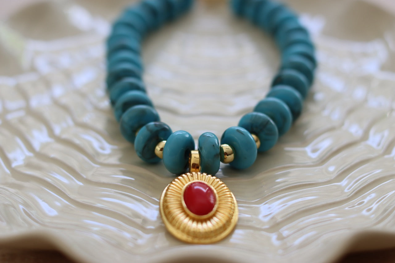 Sol Medaillon - Statement Kette mit farbigen Perlen