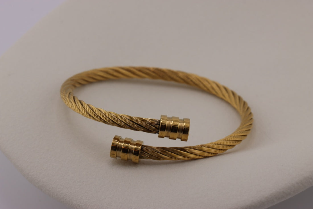 Contemporary Chain-Link Gold Bracelet
