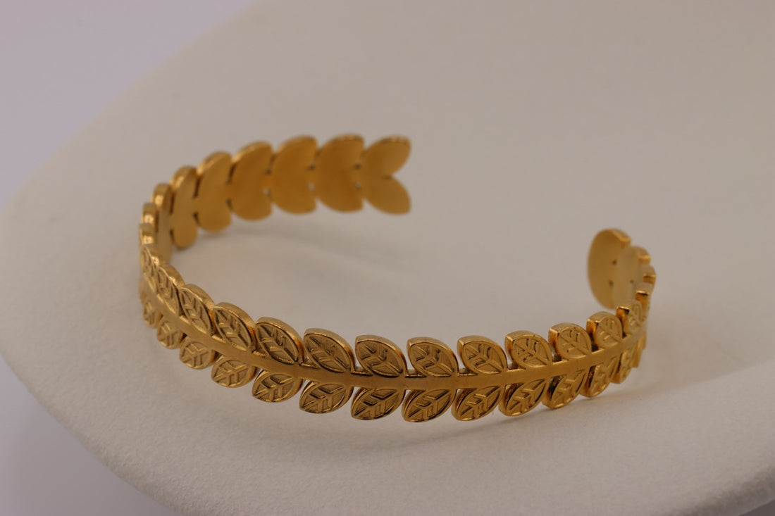 Bold Statement Gold Bracelet – Hammered Look