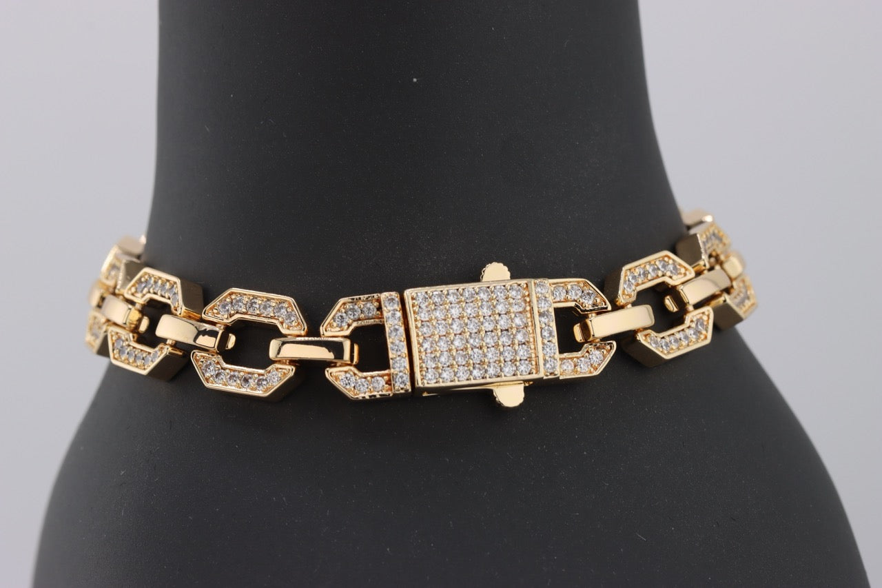 "Golden Elegance Link Bracelet"