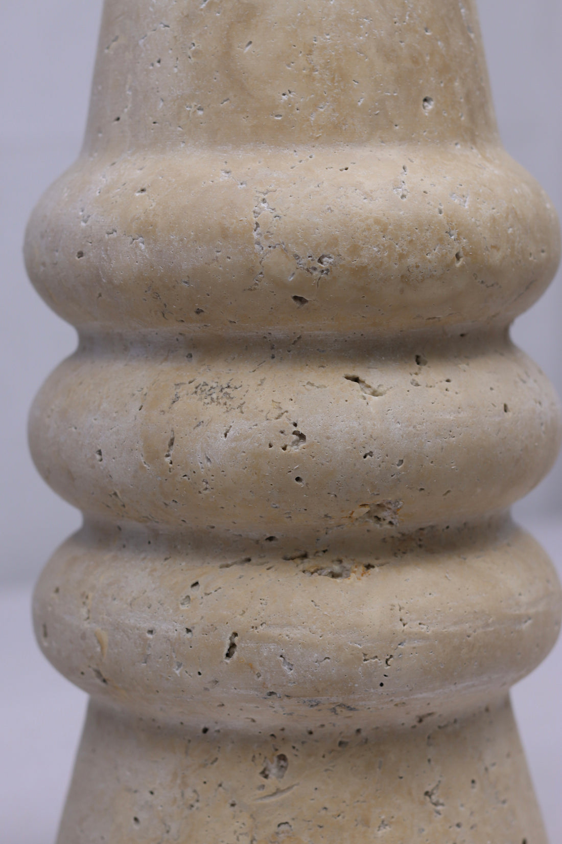 Vase Ribbo - aus massivem Travertin