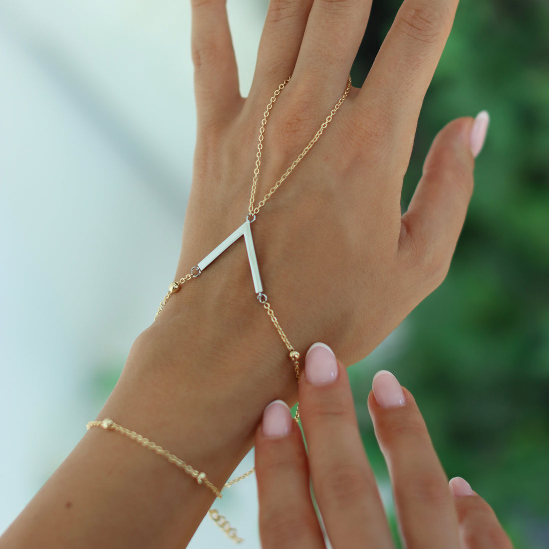 Handkette Damen – V-förmiges Linien Design