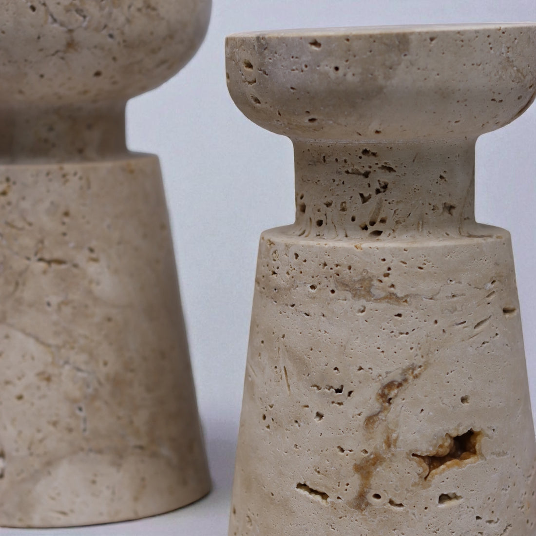 Travertin Kerzenhalter Set “Luce Duo” – Naturstein in zwei Grössen