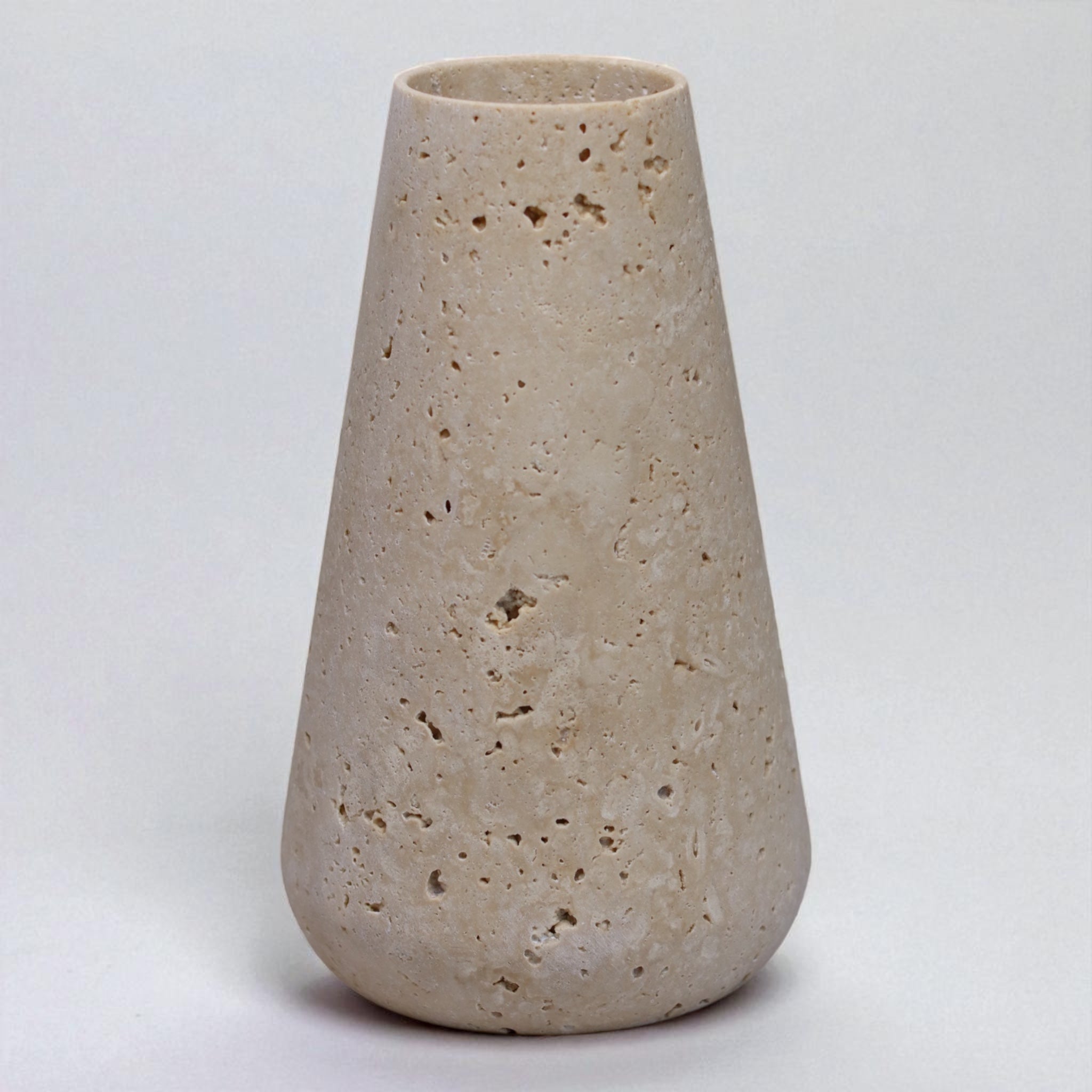 Travertin Vase “Lumea” – Zeitlose Eleganz aus Naturstein