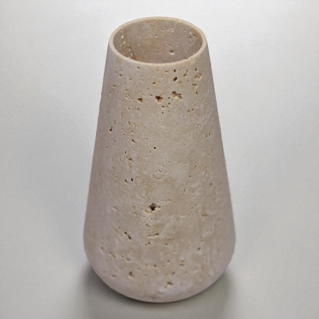 Travertin Vase “Lumea” – Zeitlose Eleganz aus Naturstein