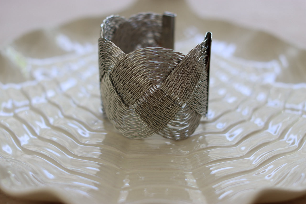 Silver Weave - Flechtarmreif Metallic Look