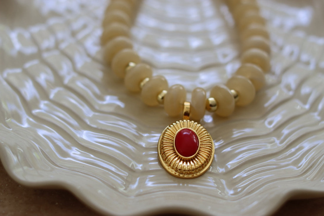 Sol Medaillon - Statement Kette mit farbigen Perlen