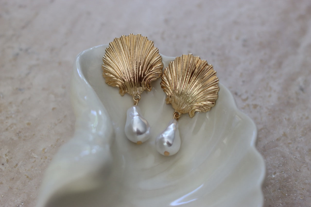 Ocean Chick Schmuckset - Muschelohrringe und Perlenkette